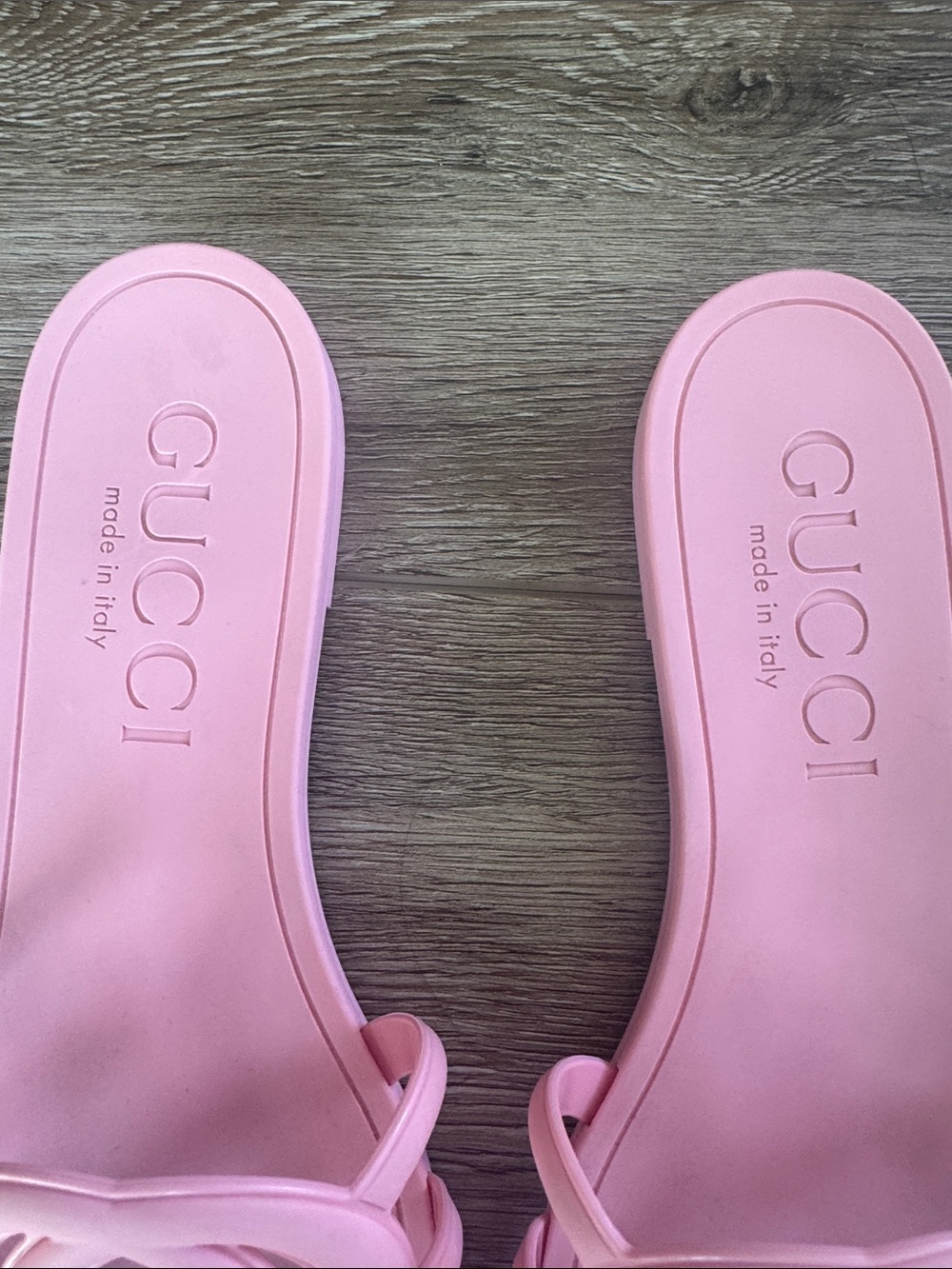 Gucci Pastel Pink Interlocking G Slide rubber Sandal
EU size 38 - Picture 3 of 5